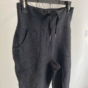 LULULEMON 🍋 Limited Edition Wunder Unders, sz 6